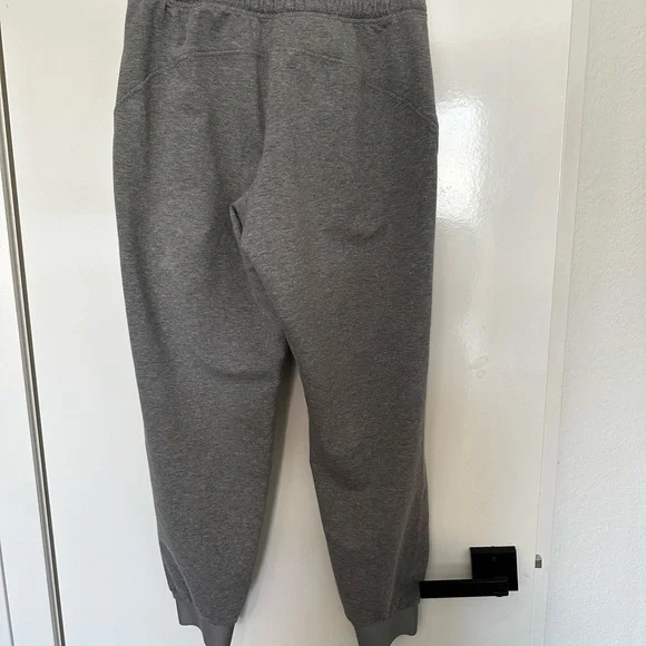 Limited edition Lululemon Joggers. Grey. Size 8. - Picture 3 of 3